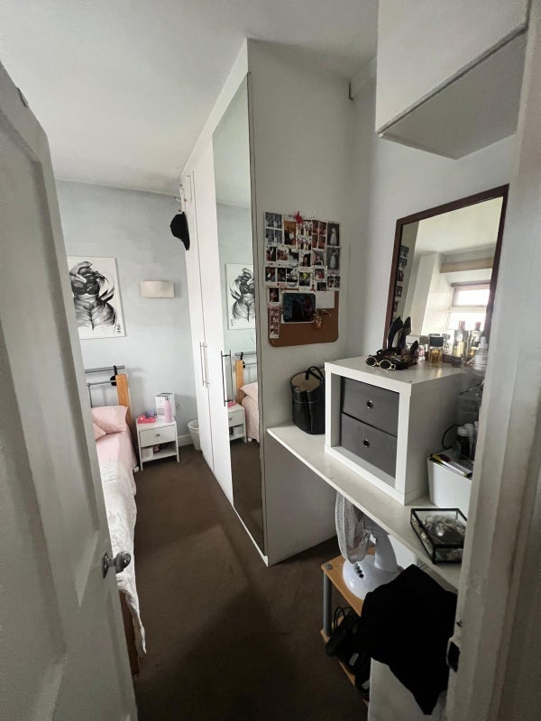 Room Poynders Gardens in Greater London