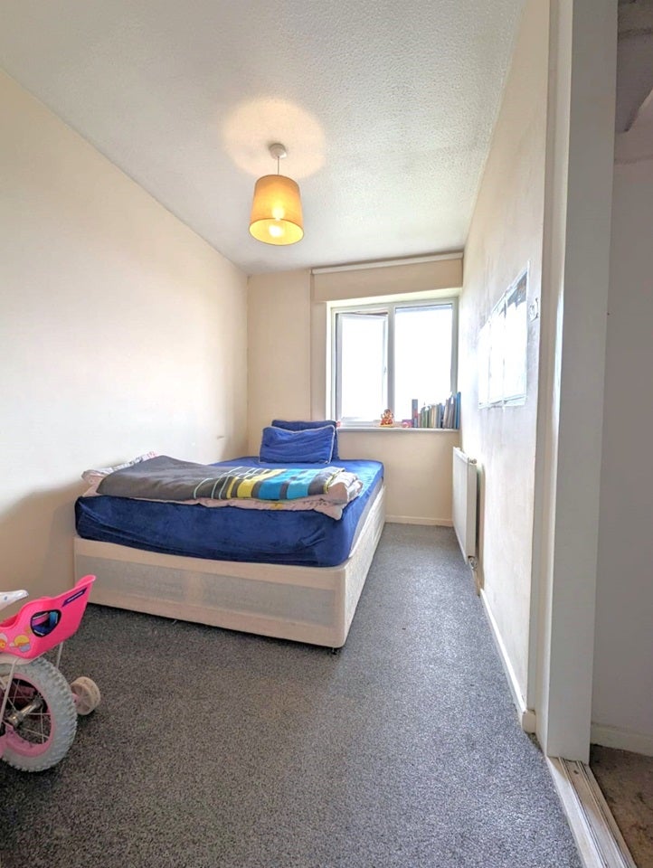 Flat Bardsley Close in Greater London