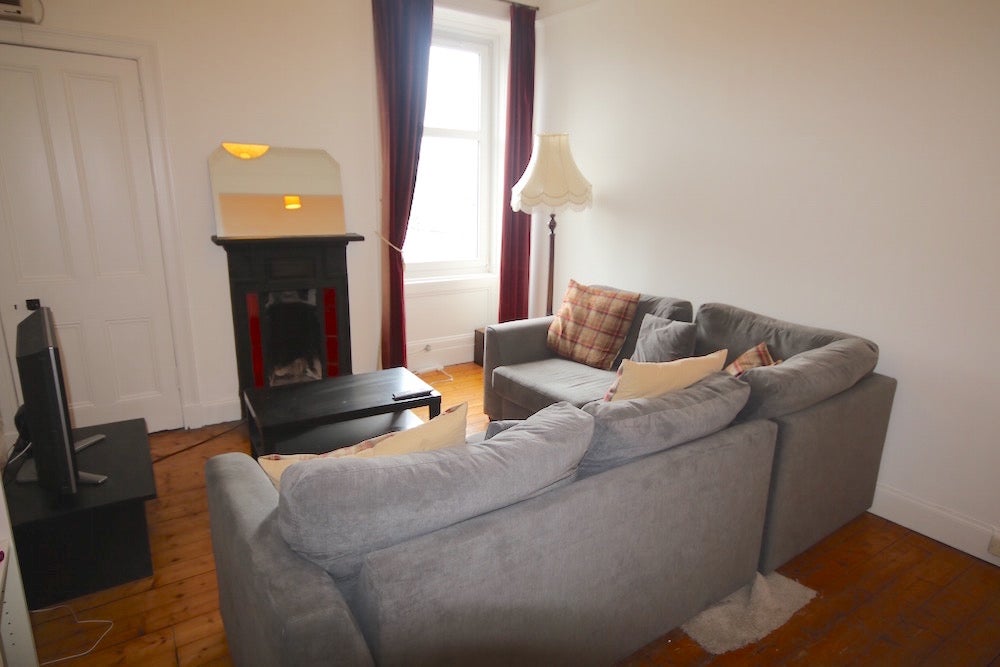 Flat Roseburn Street in City of Edinburgh