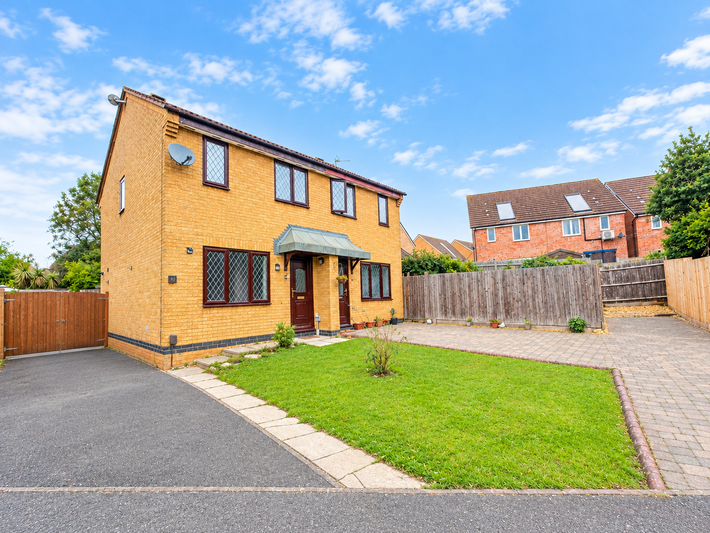 House Raglan Close in Rushden
