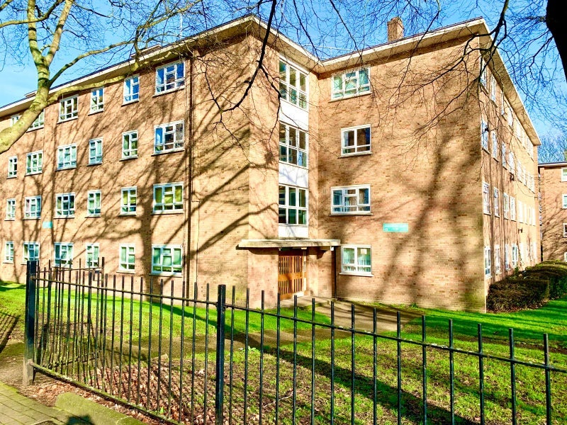 Room Westhouse Close in Greater London