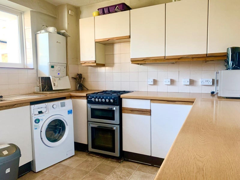 Room Westhouse Close in Greater London