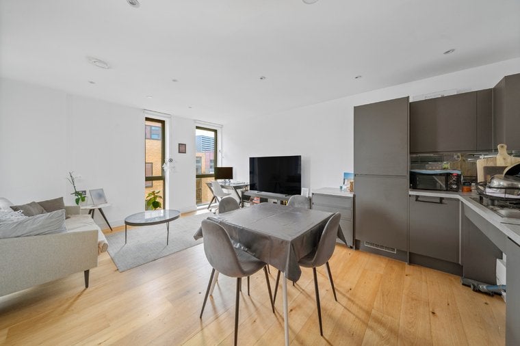 Flat Webber Street in Greater London
