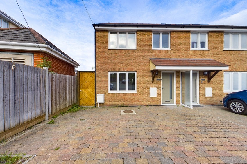 Flat Lime Grove in Greater London