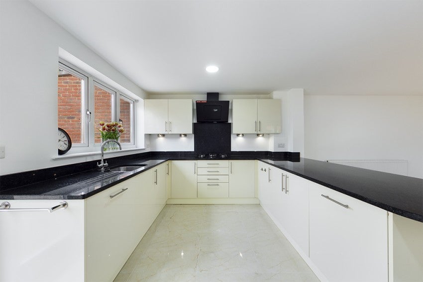 Flat Lime Grove in Greater London