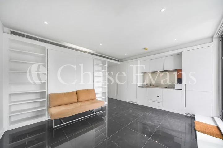 Flat Dockyard Lane in Greater London