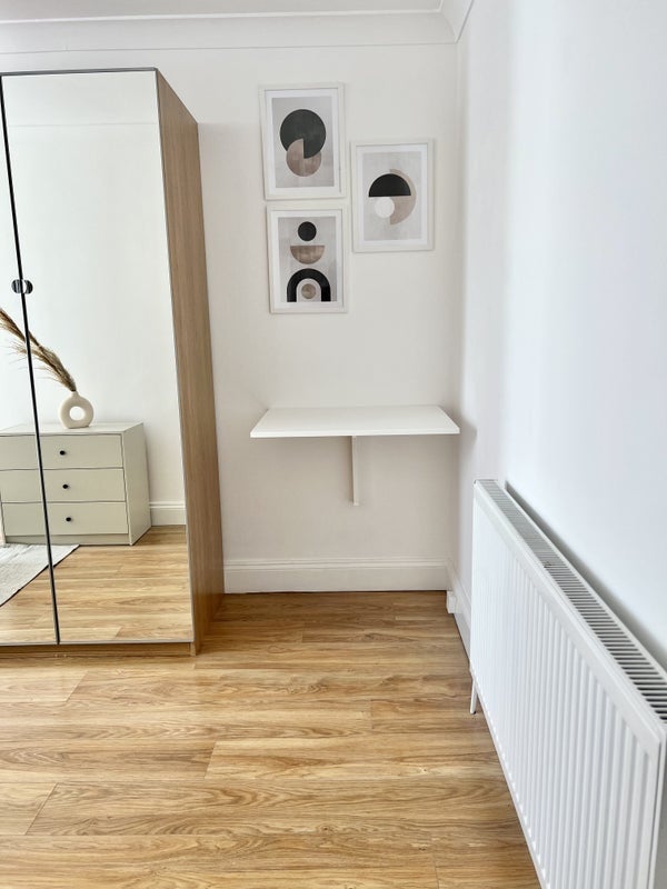 Room Viola Close in Basildon