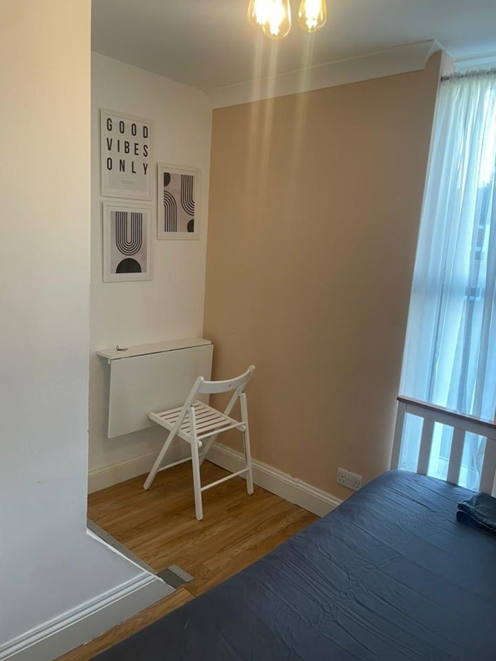 Room Viola Close in Basildon