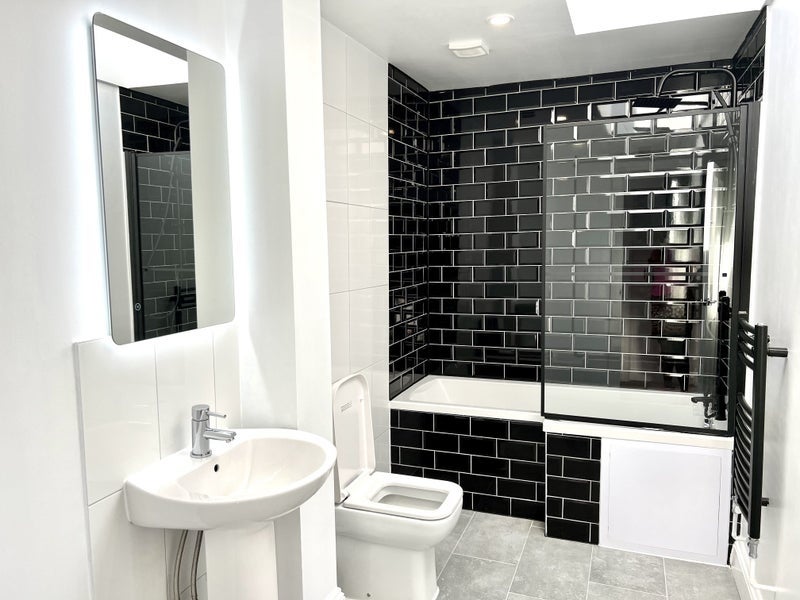 Room Viola Close in Basildon