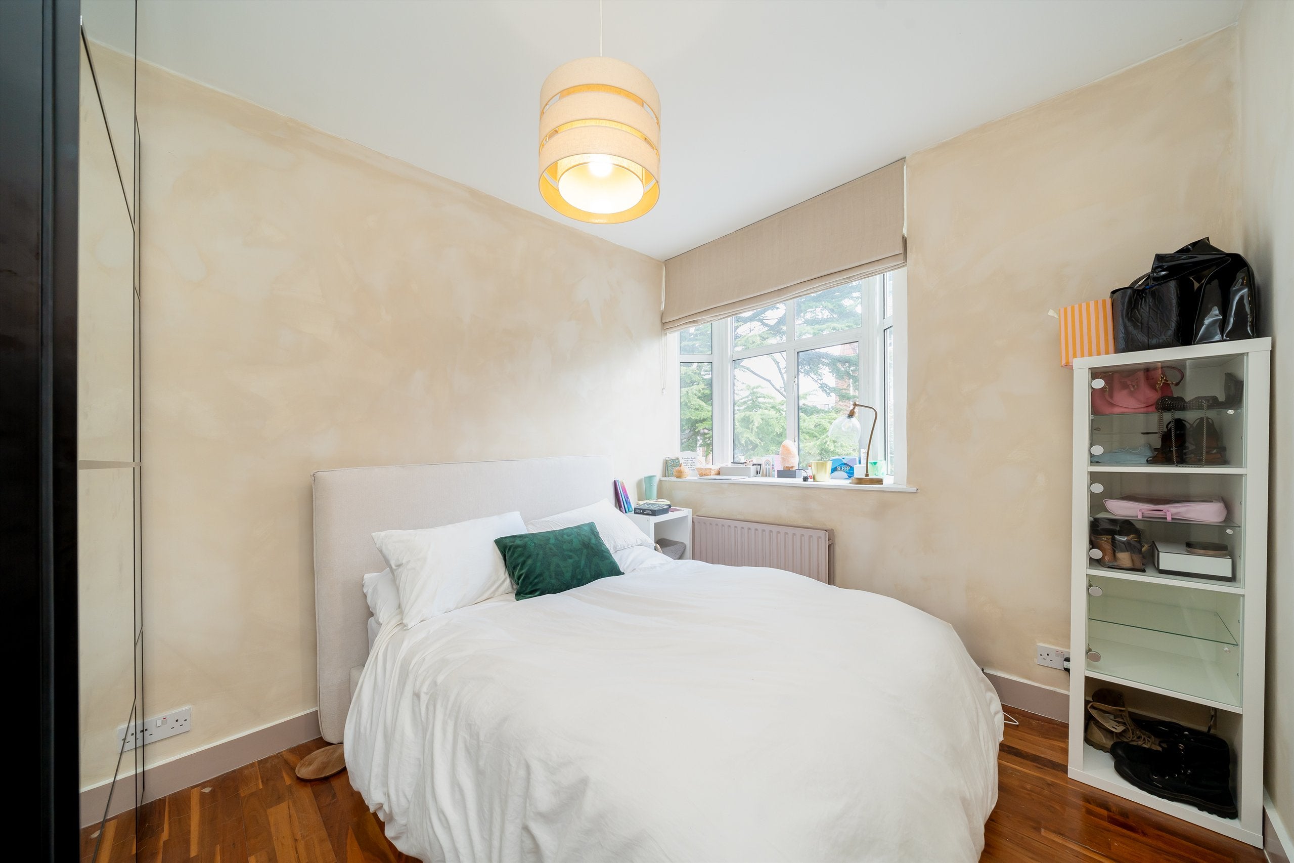 Flat Brondesbury Park in Greater London