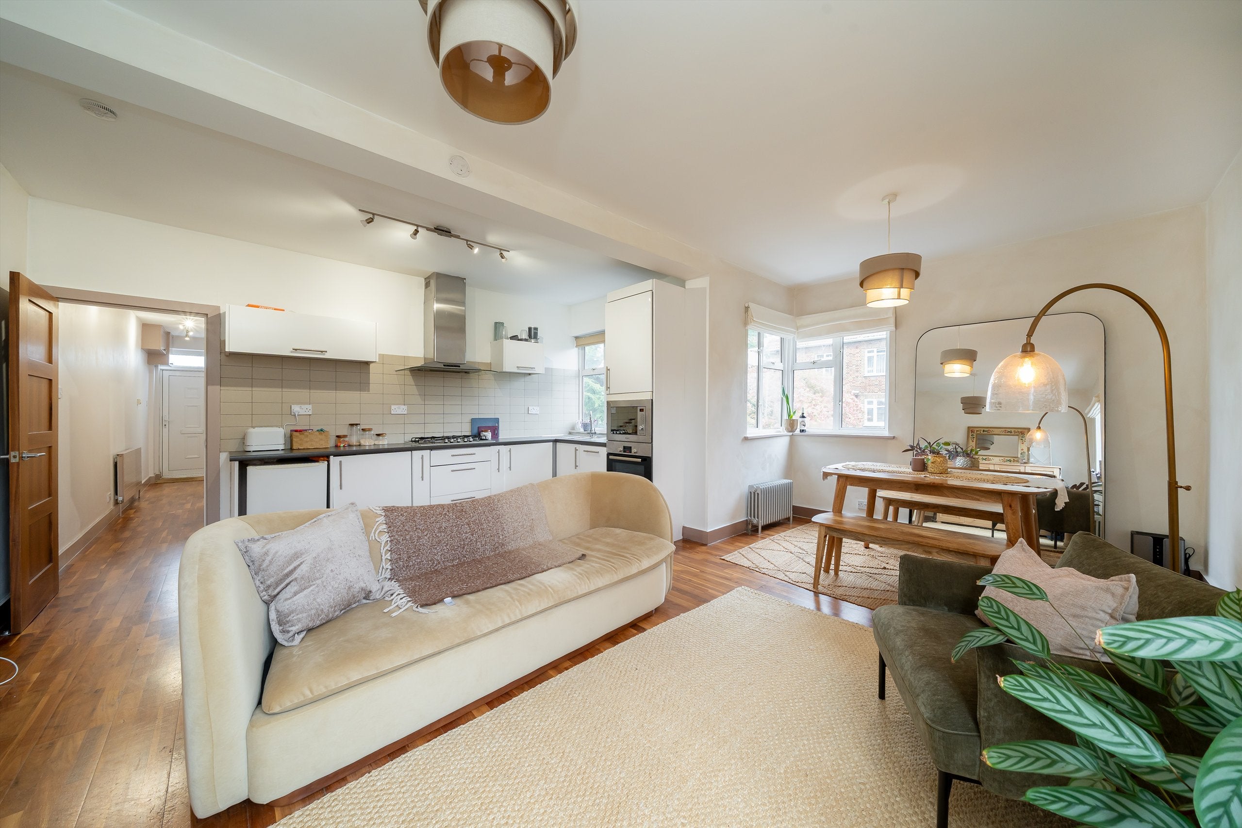 Flat Brondesbury Park in Greater London