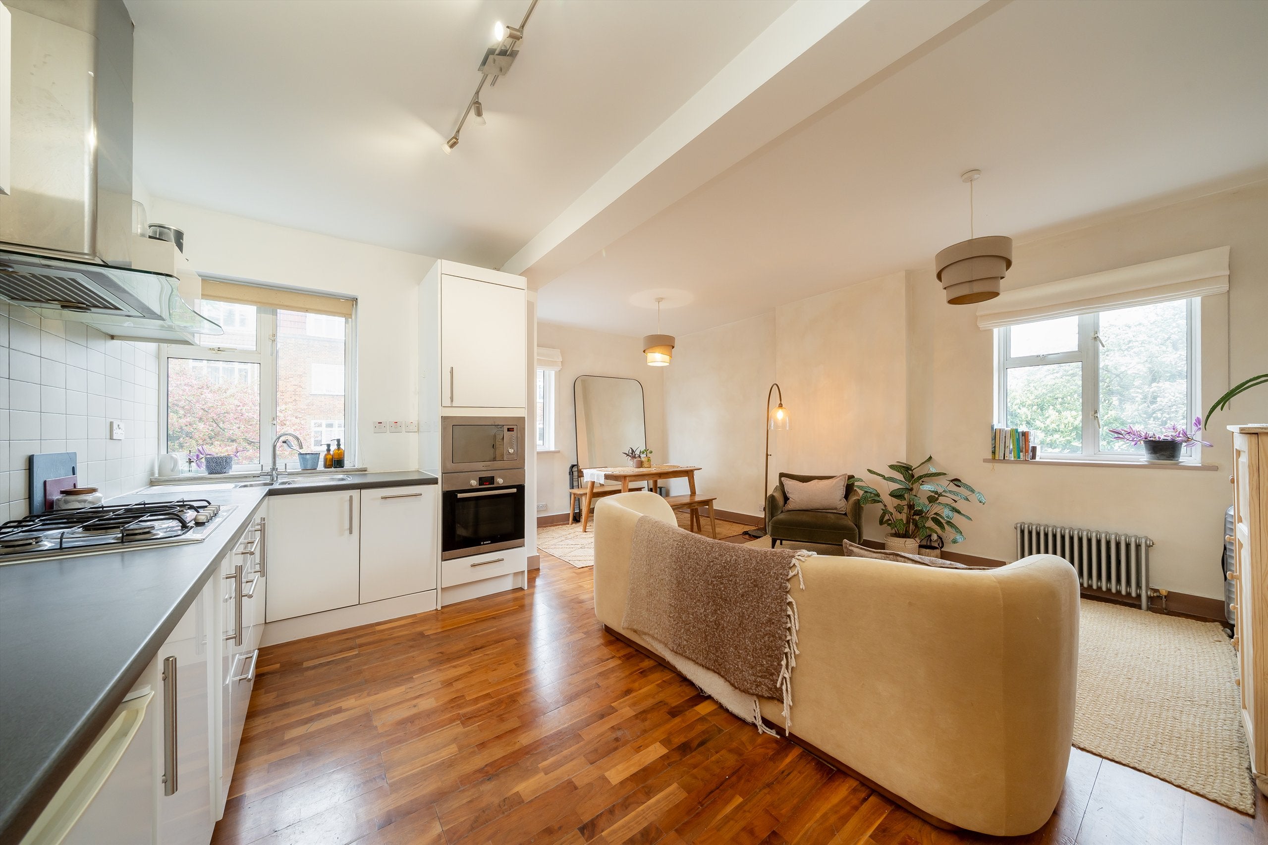 Flat Brondesbury Park in Greater London