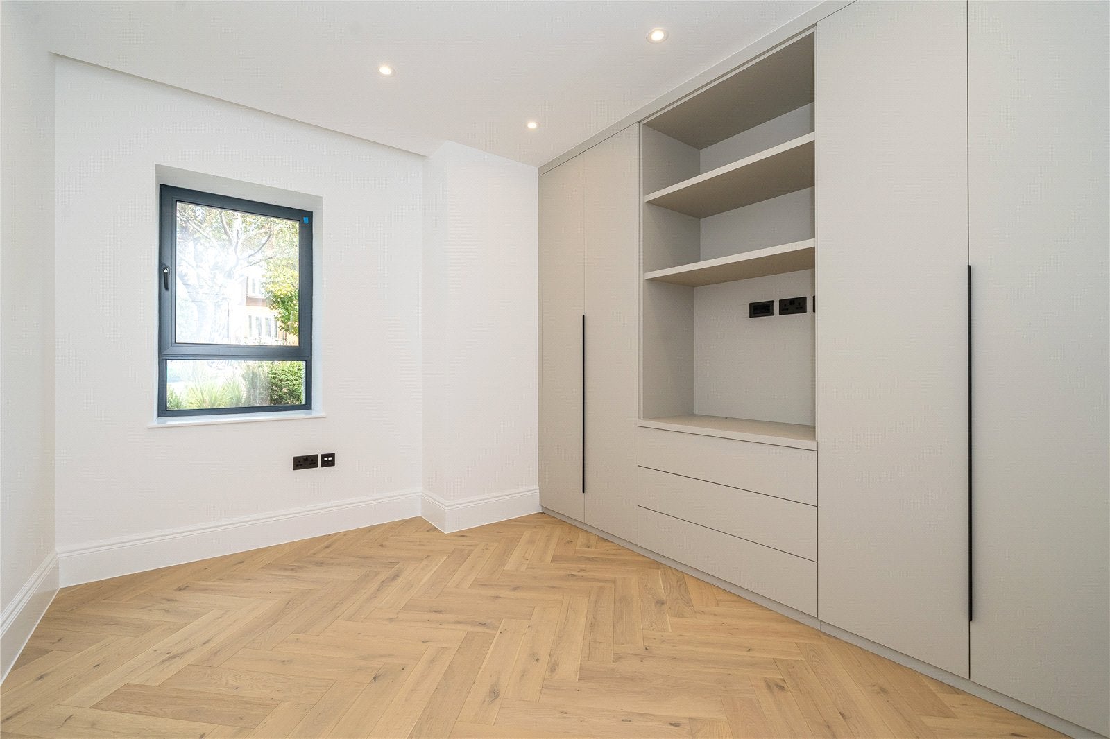 Flat Brondesbury Park in Greater London