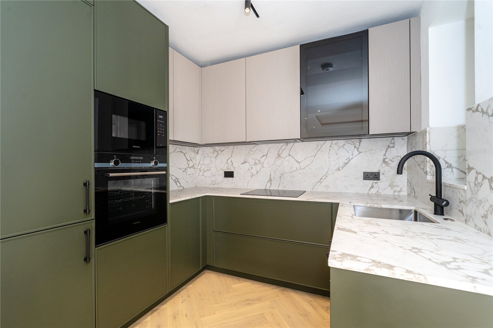 Flat Brondesbury Park in Greater London