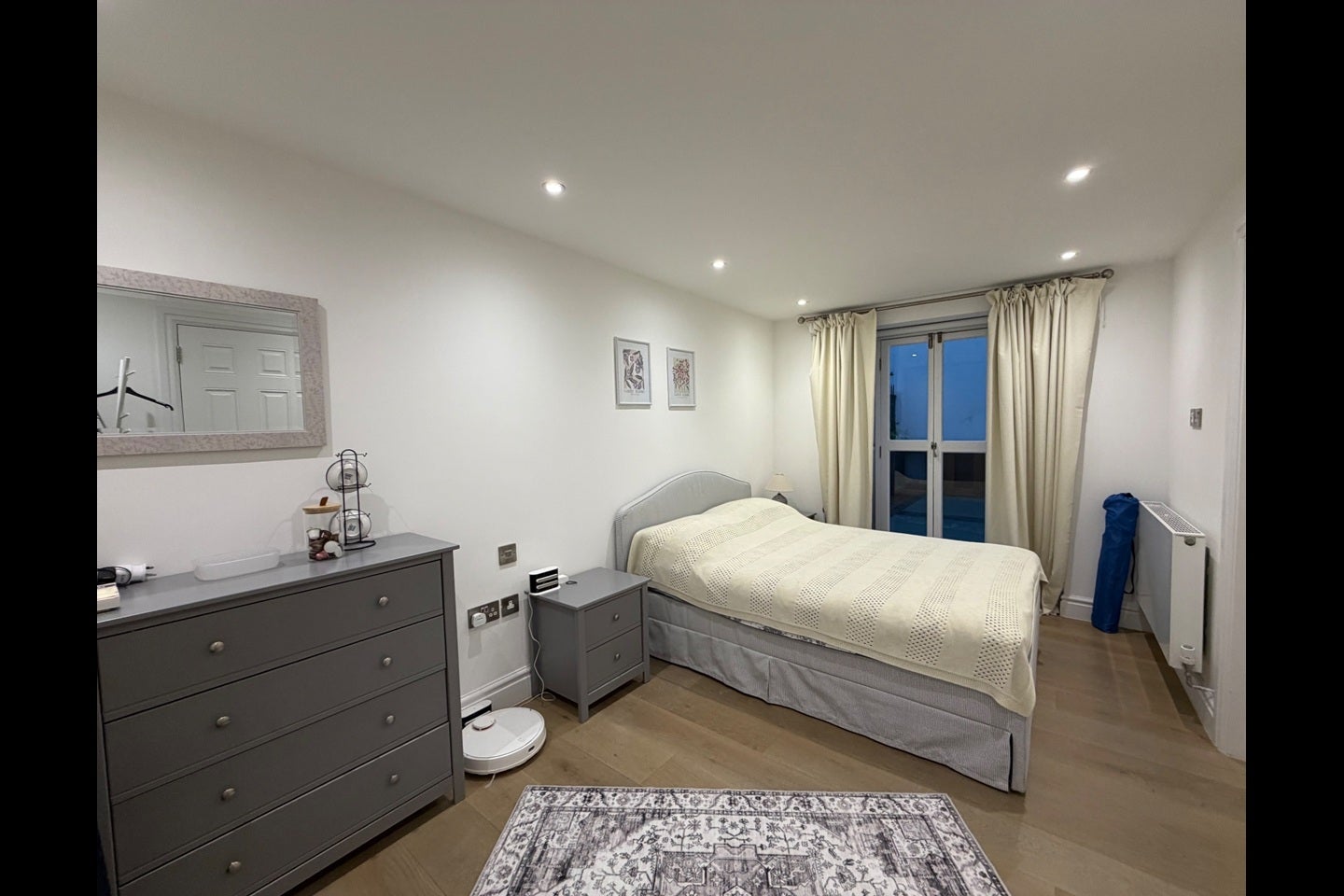 Flat Onslow Gardens in Greater London