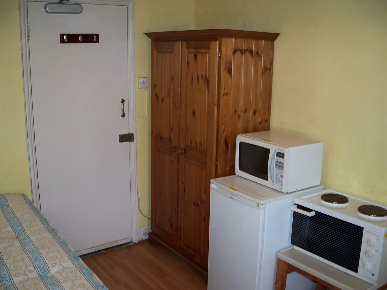 Room Holland Road in Greater London
