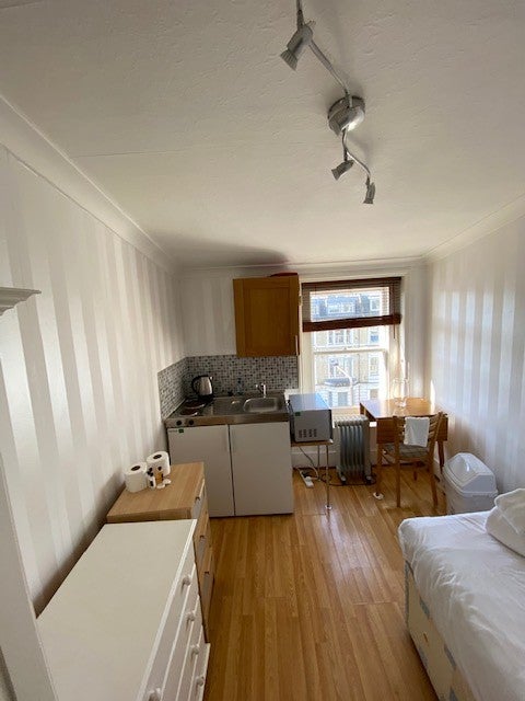 Room Holland Road in Greater London