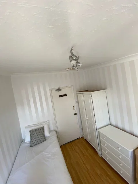 Room Holland Road in Greater London