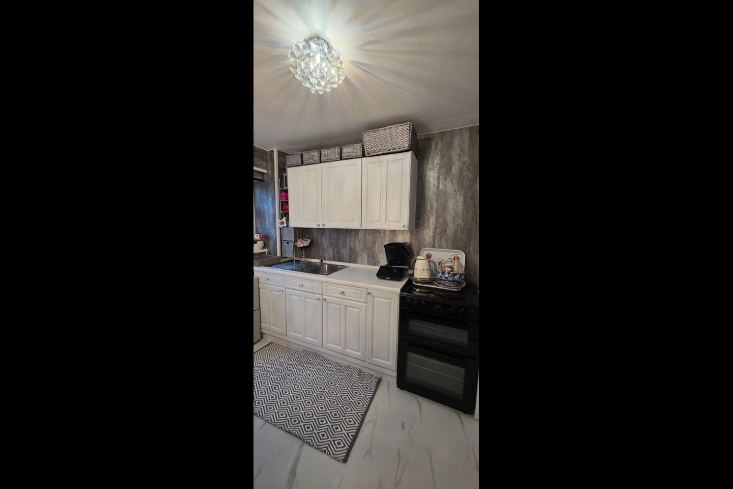 Room Clay Hill Road in Basildon