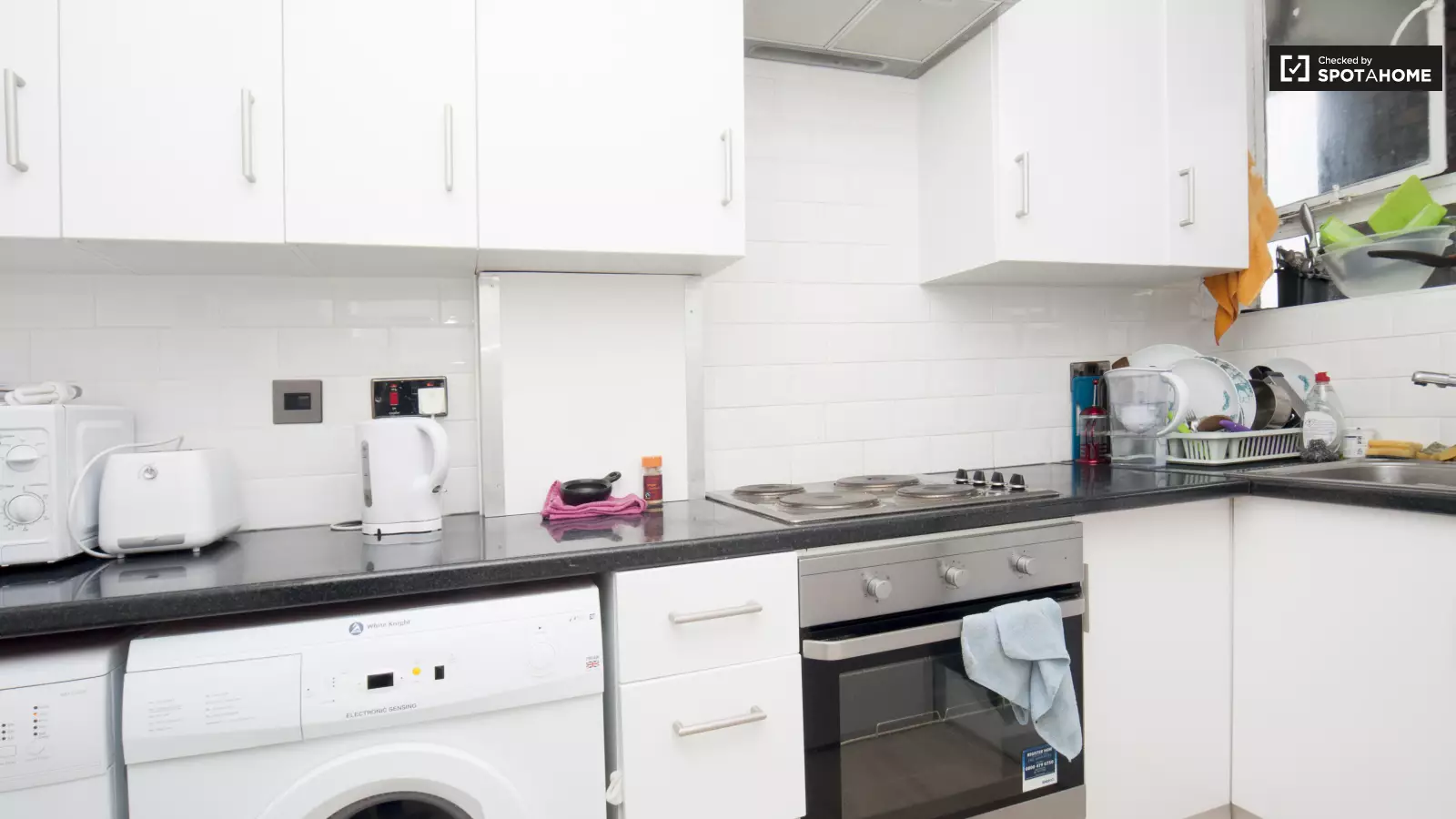 Flat Tildesley Road in Greater London