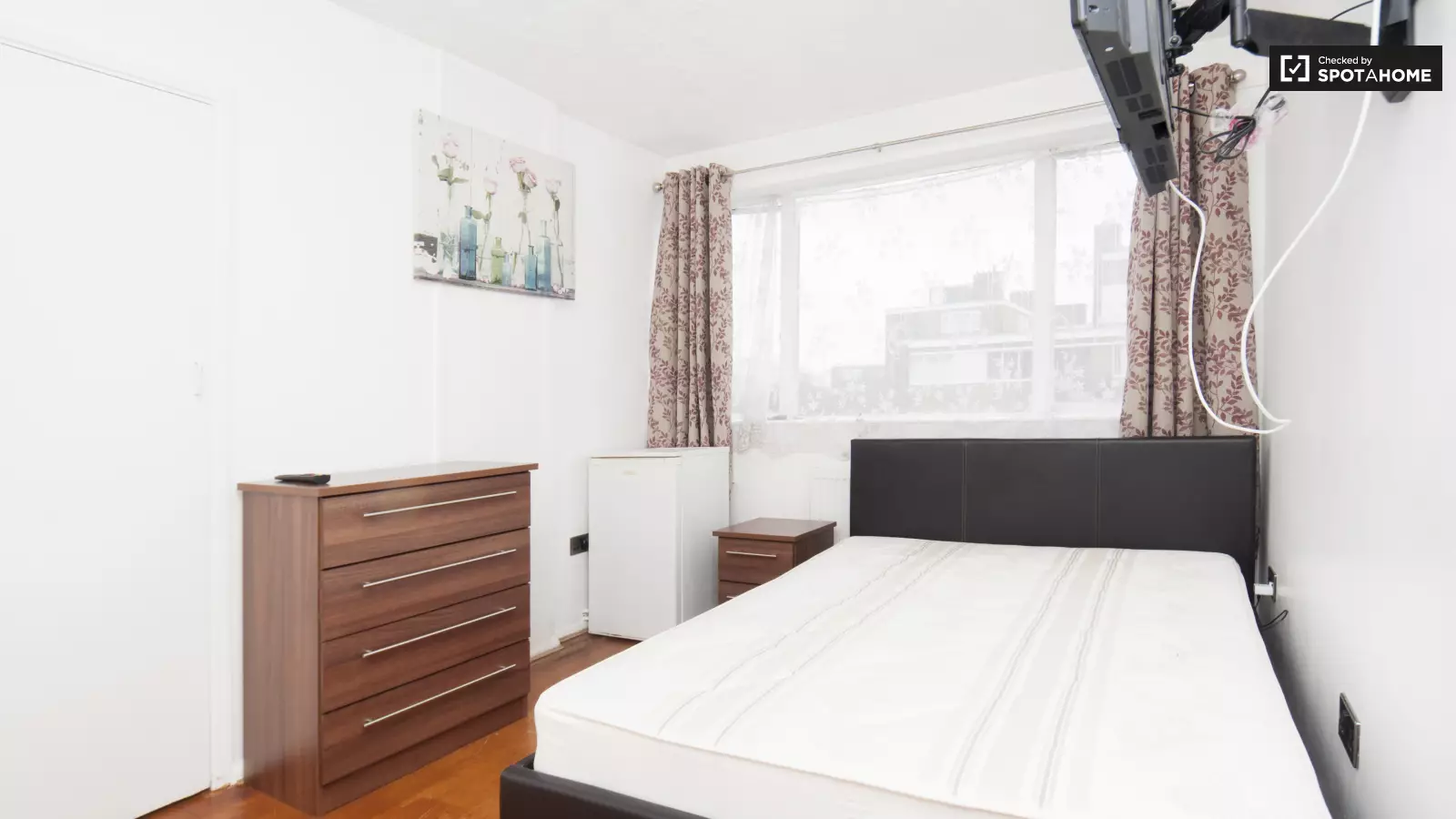 Flat Tildesley Road in Greater London