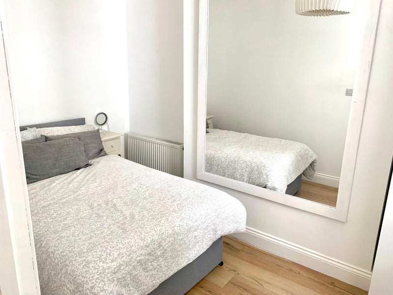 Room Stanlake Road in Greater London