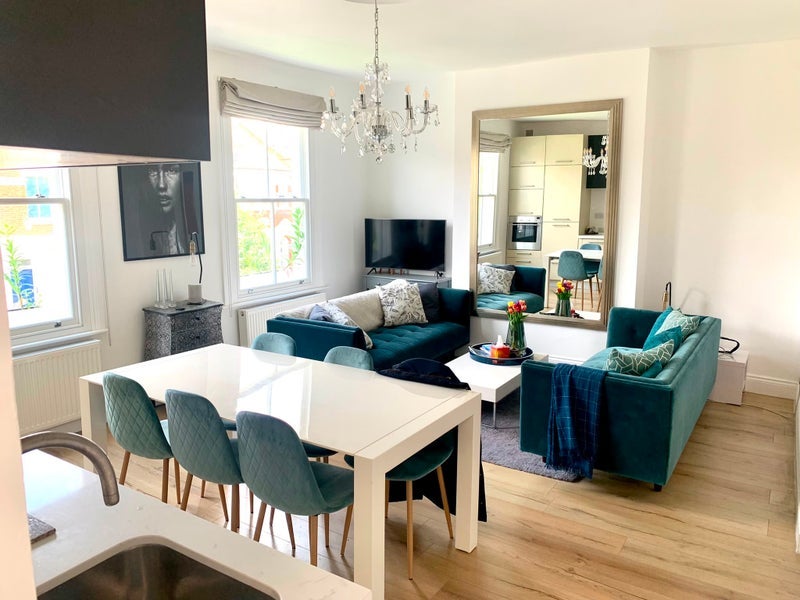 Room Stanlake Road in Greater London
