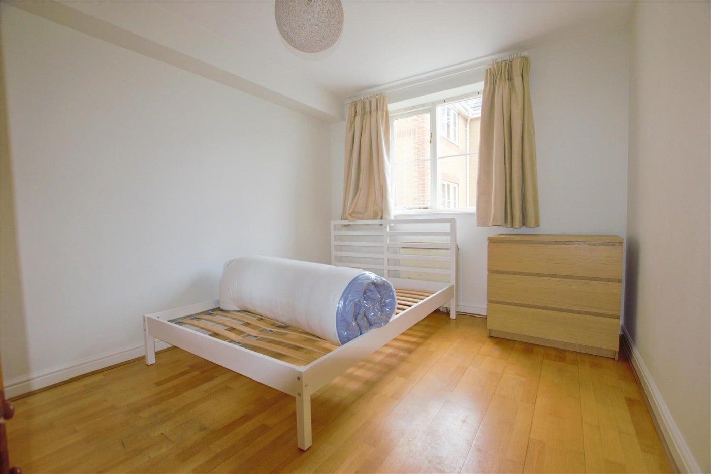 Flat Claremont Road in Greater London