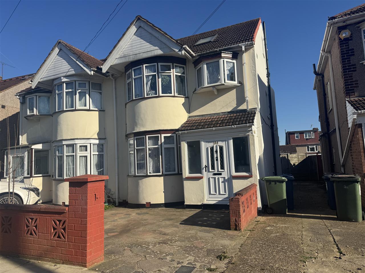 House Kenmore Avenue in Greater London