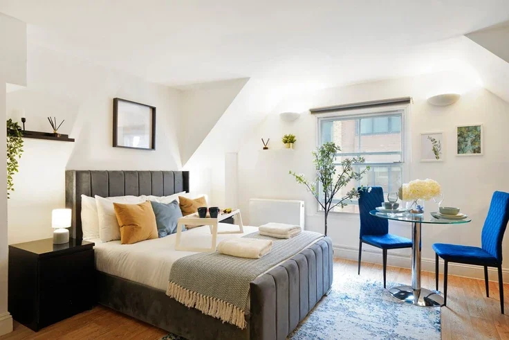 Room Charterhouse Square in City of London
