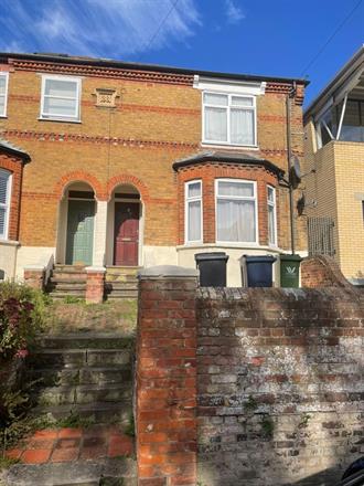 Flat Queens Road in High Wycombe