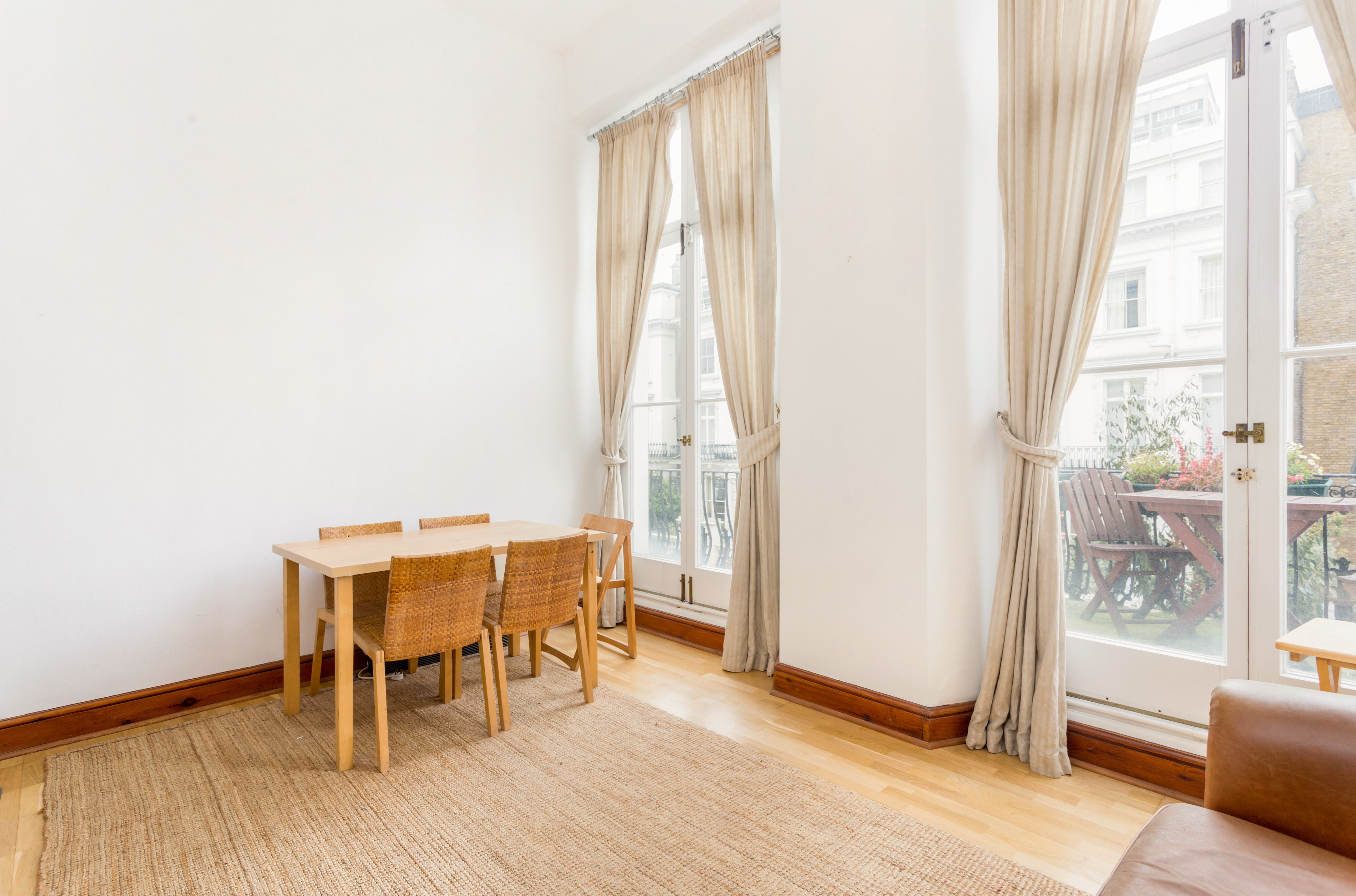Flat Pembridge Gardens in Greater London