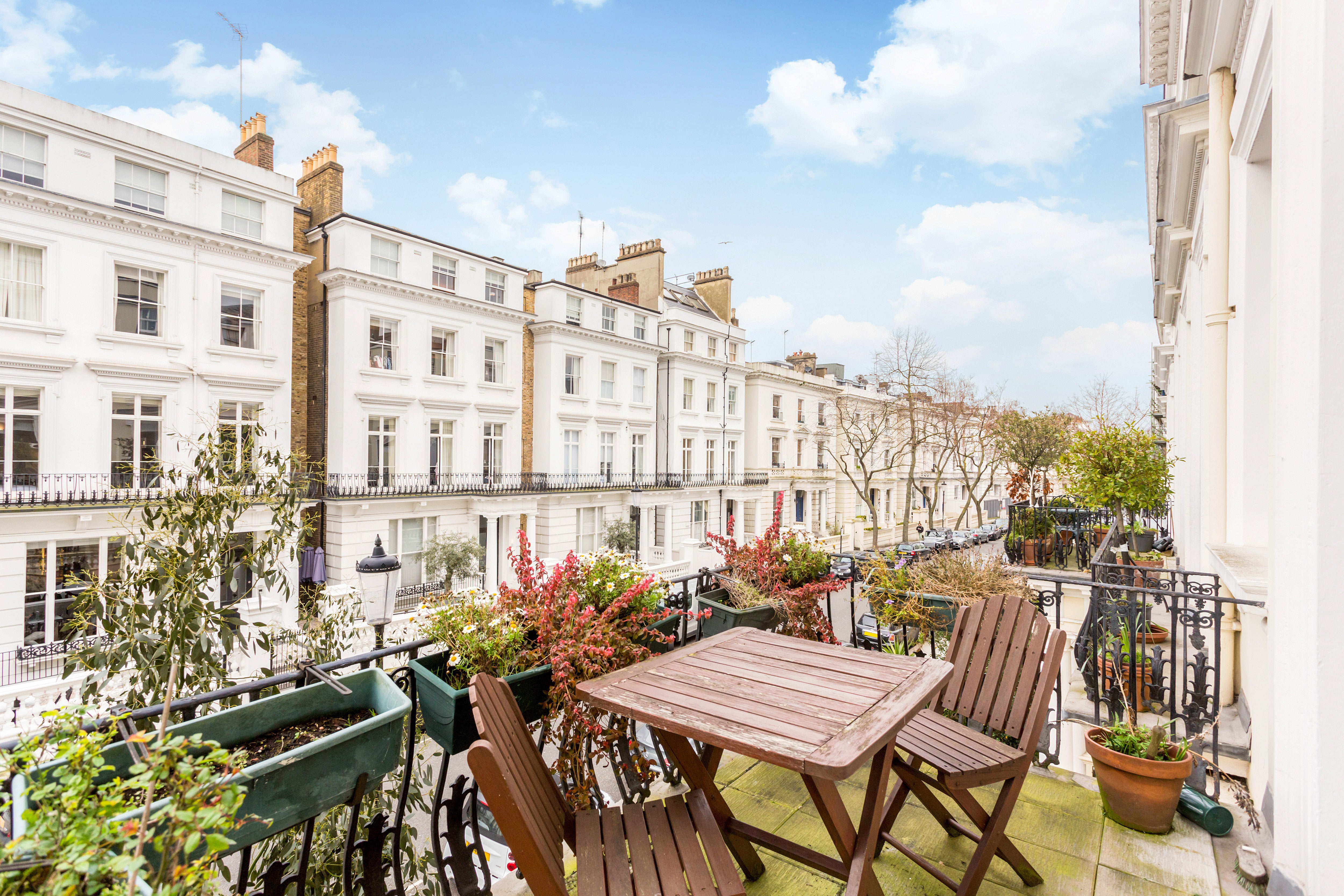Flat Pembridge Gardens in Greater London