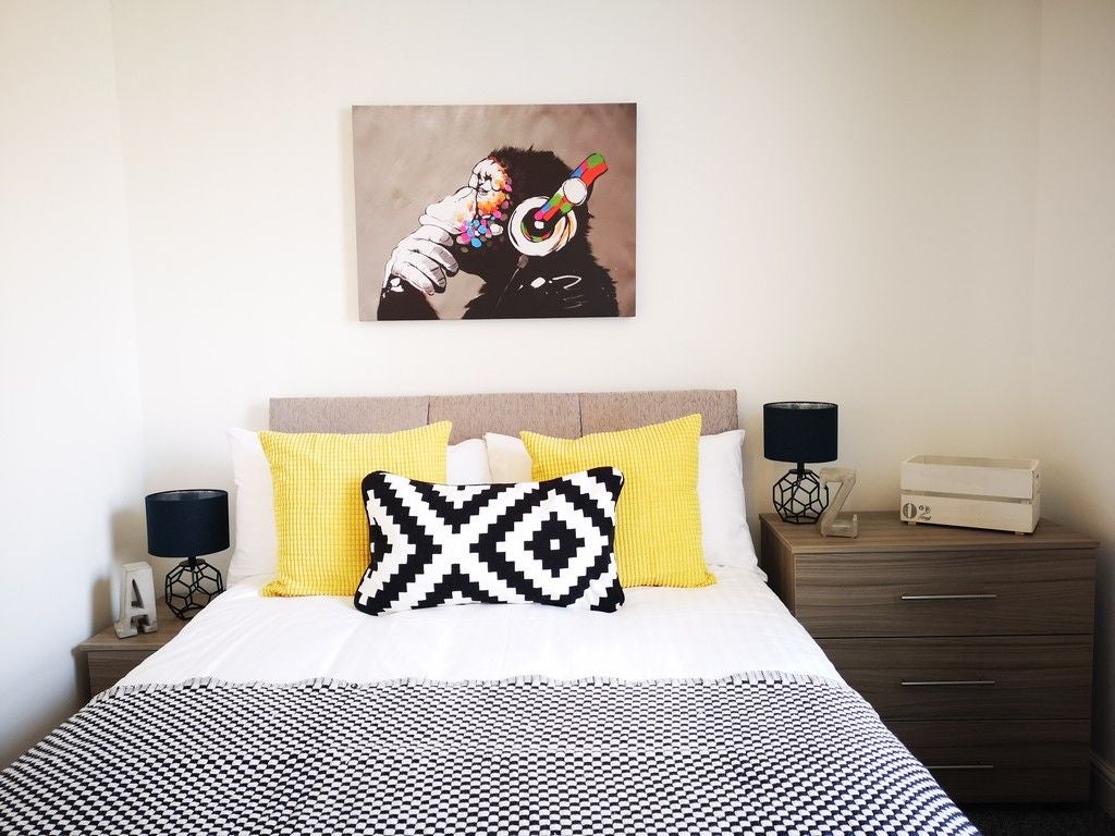 Room Cranbourne Street in Hull