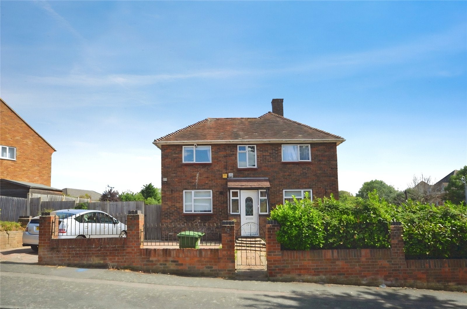 House Woodbridge Lane in Greater London