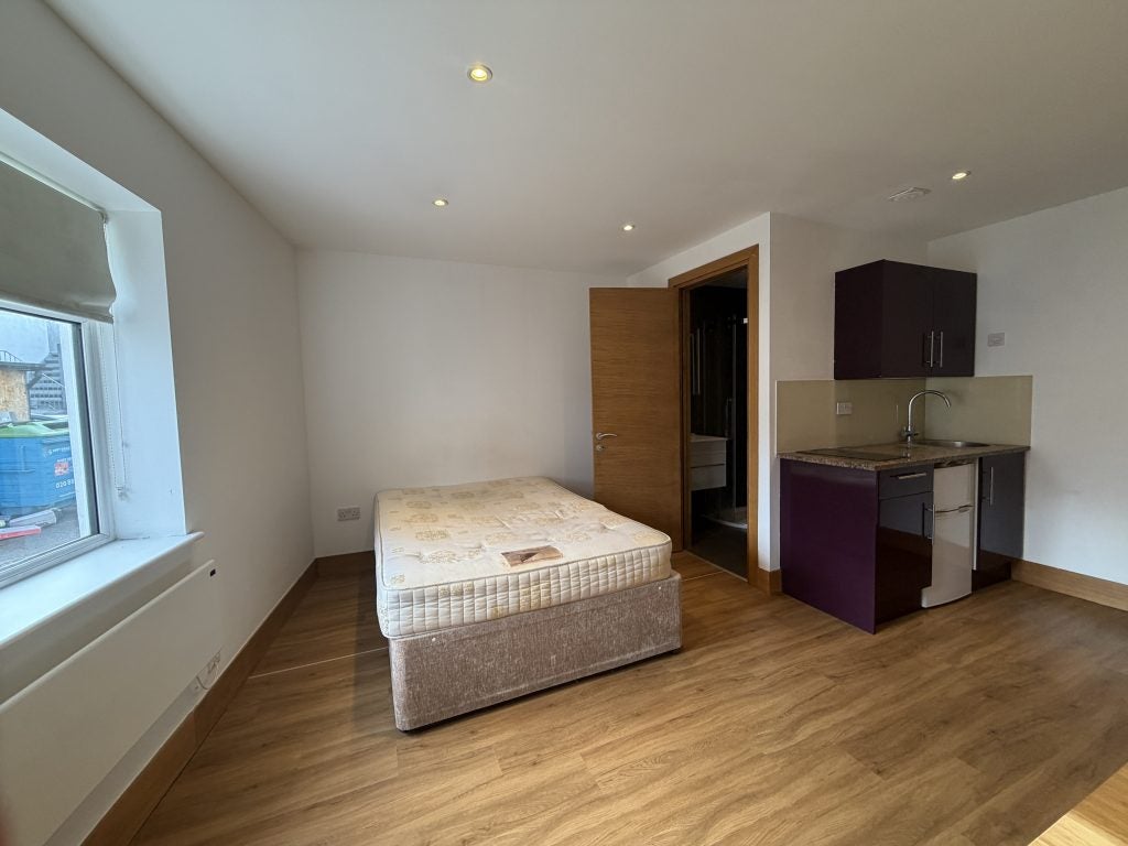 Flat Sunny Place in Greater London