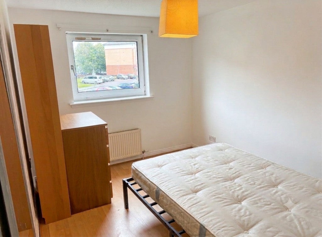 Flat Silvergrove Street in Glasgow