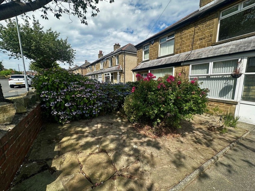 House Westburn Avenue in Bradford