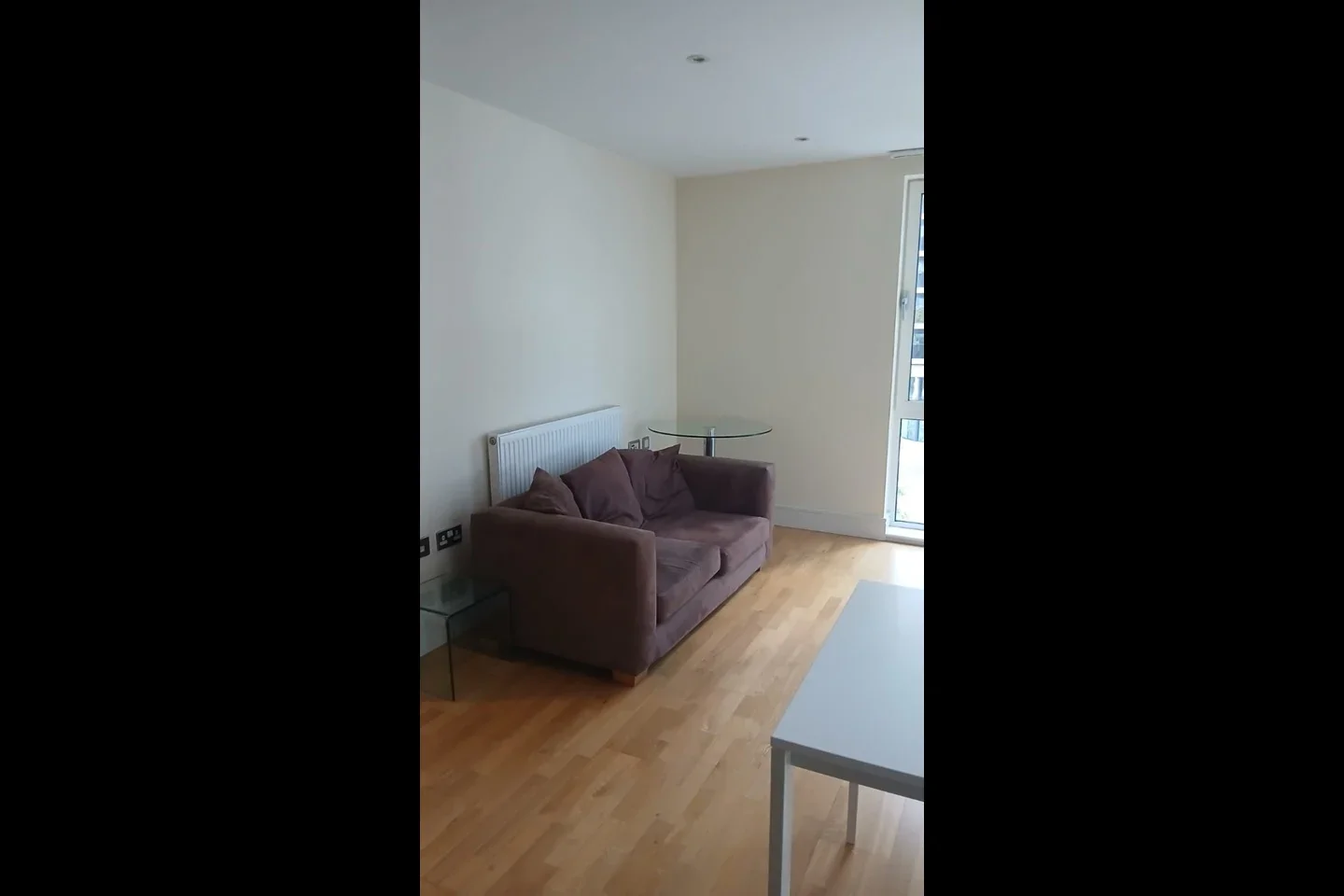 Flat Lincoln Plaza in Greater London