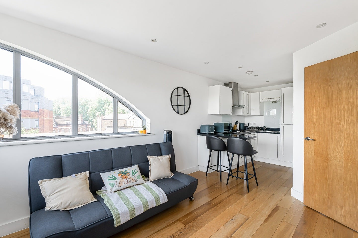 Flat Ealing Green in Greater London