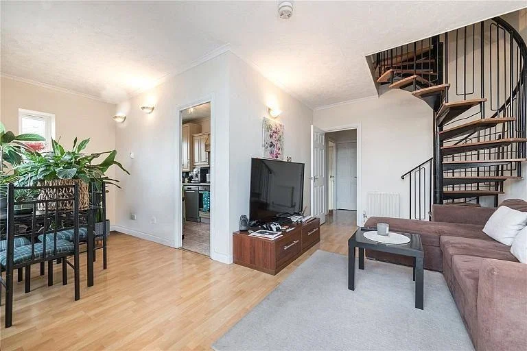 Flat De Quincey Mews in Greater London