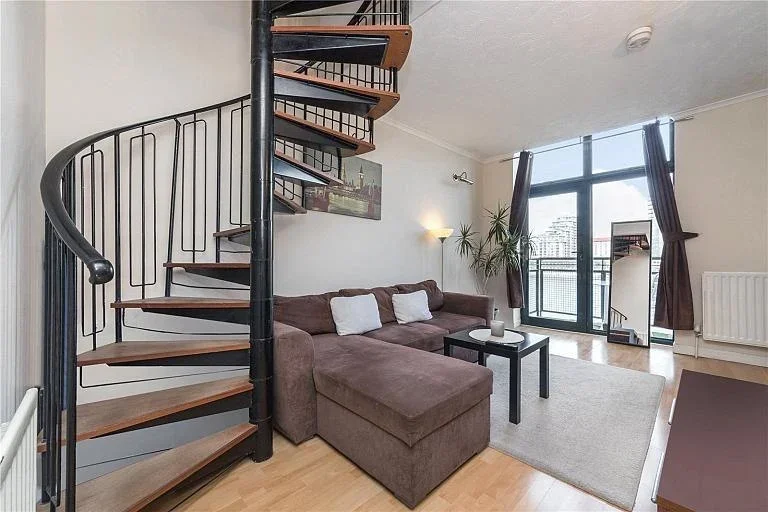 Flat De Quincey Mews in Greater London