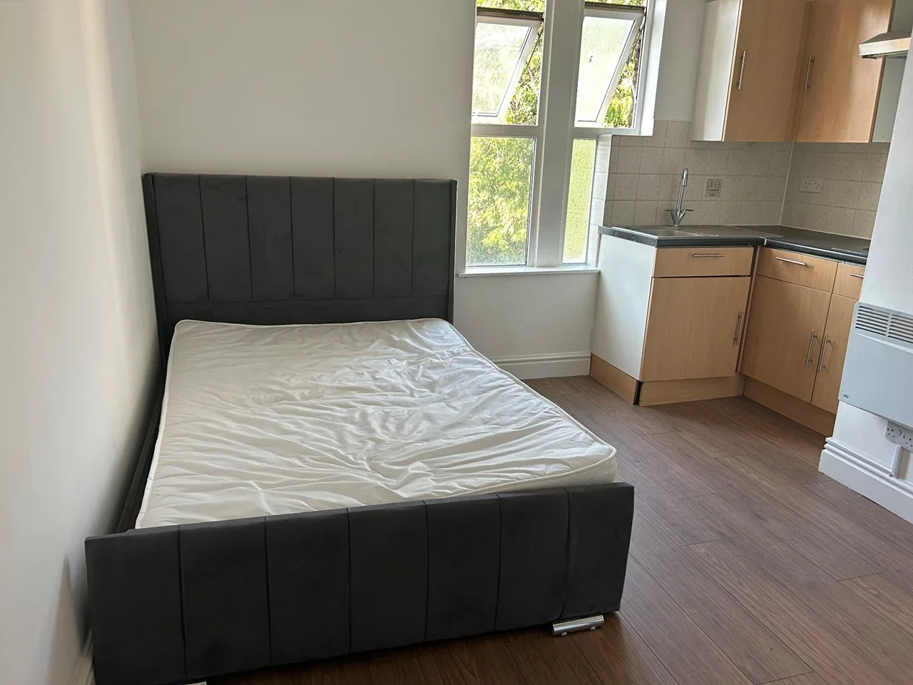 Flat Lordship Lane in Greater London