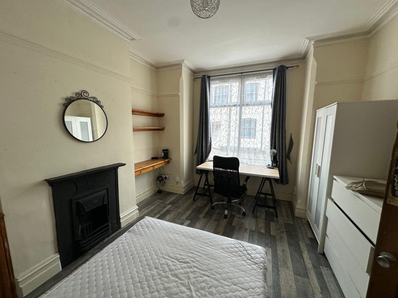 Room Russell Street in Charnwood