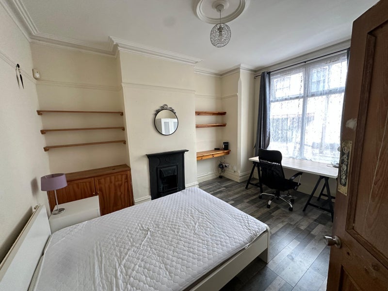 Room Russell Street in Charnwood