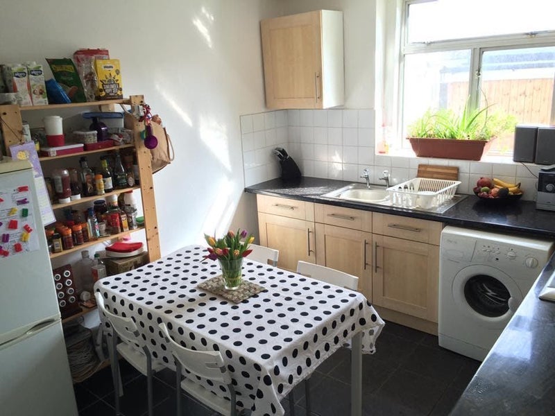 Room Essex Road in Greater London