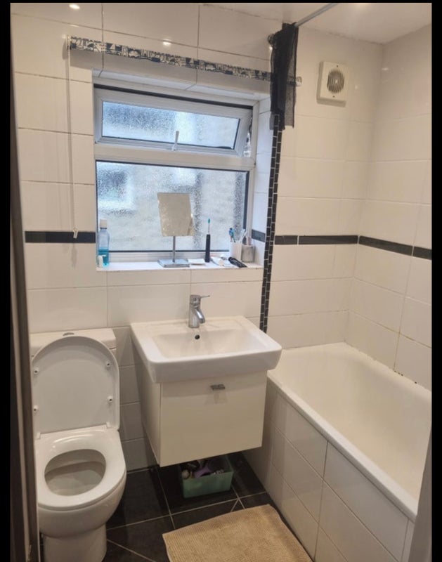 Room Leylang Road in Greater London