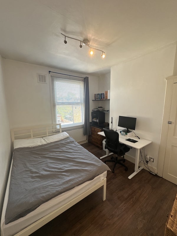 Room Leylang Road in Greater London