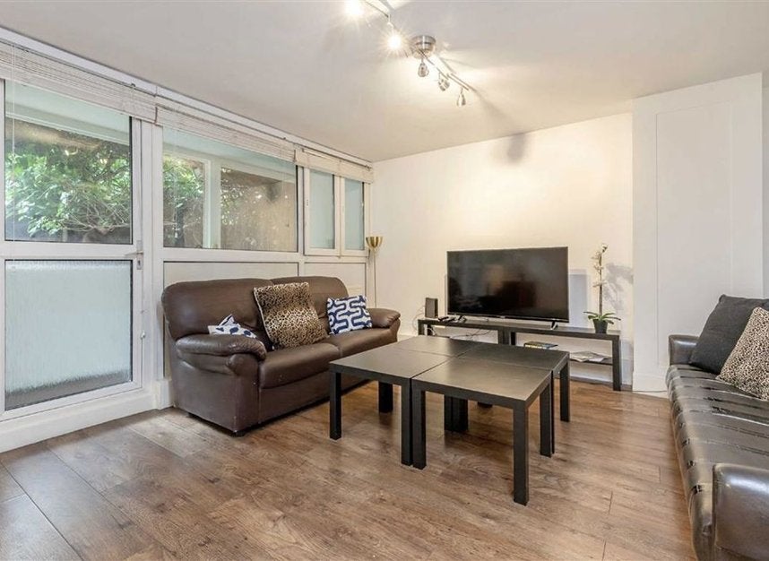Flat Finborough Road in Greater London