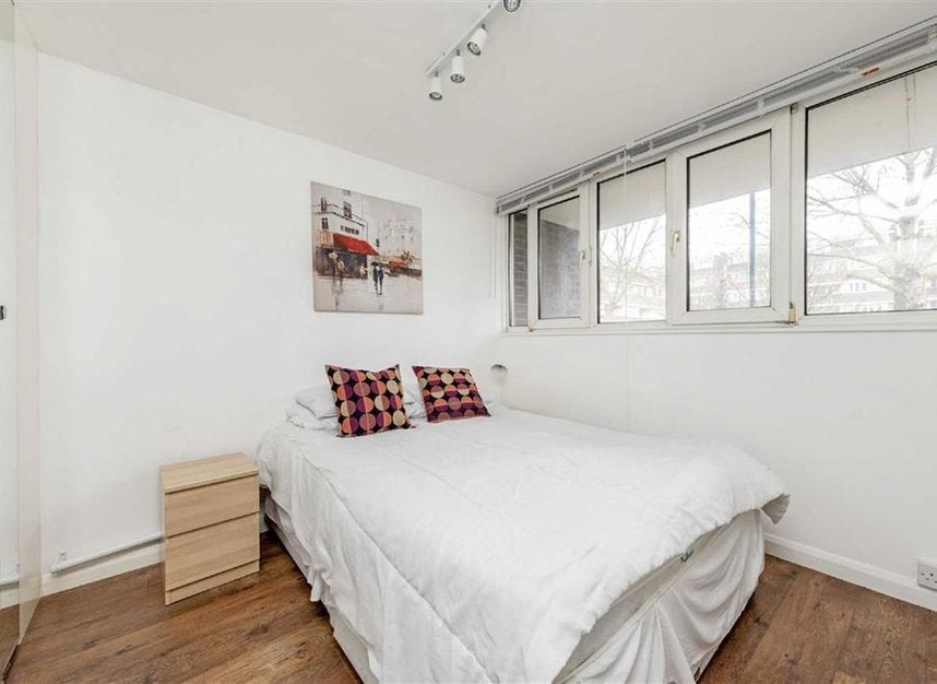 Flat Finborough Road in Greater London